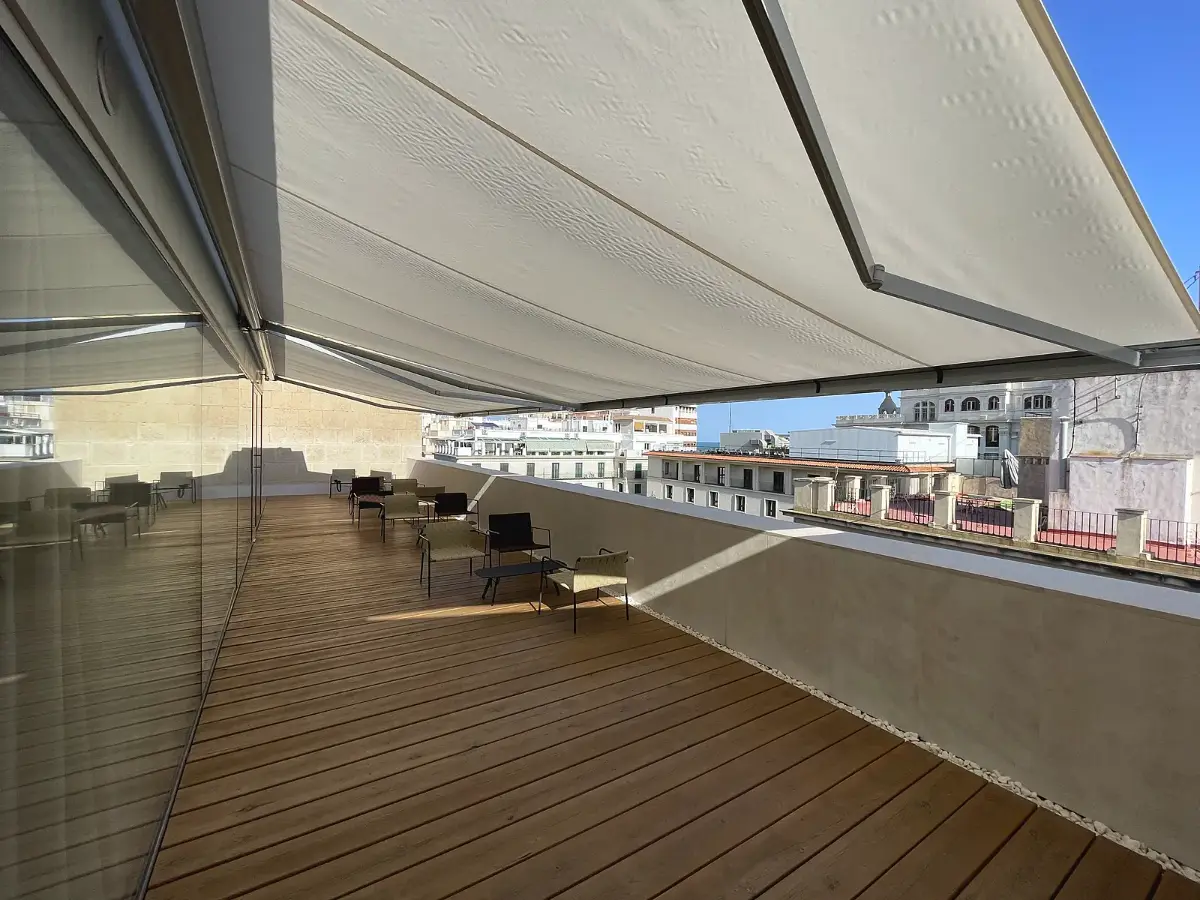 Lona de toldo en un hotel
