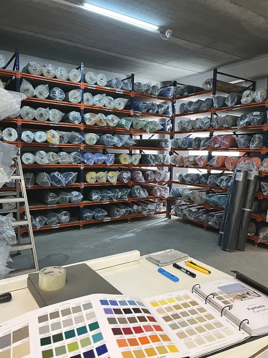 Almacén de lonas acrílicas Recasens en la fábrica de Toldos Aban